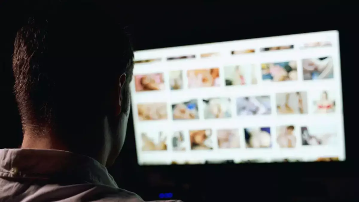 Кек алудың жаңа түрі ме? Экс-жұбайы әйелінің интимдік фотоларын таратқан