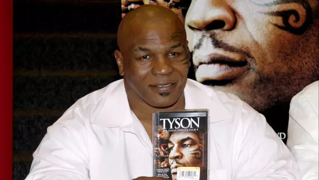 Тайсон объявил дату возвращения на ринг. В соперниках - легенда с 50-0