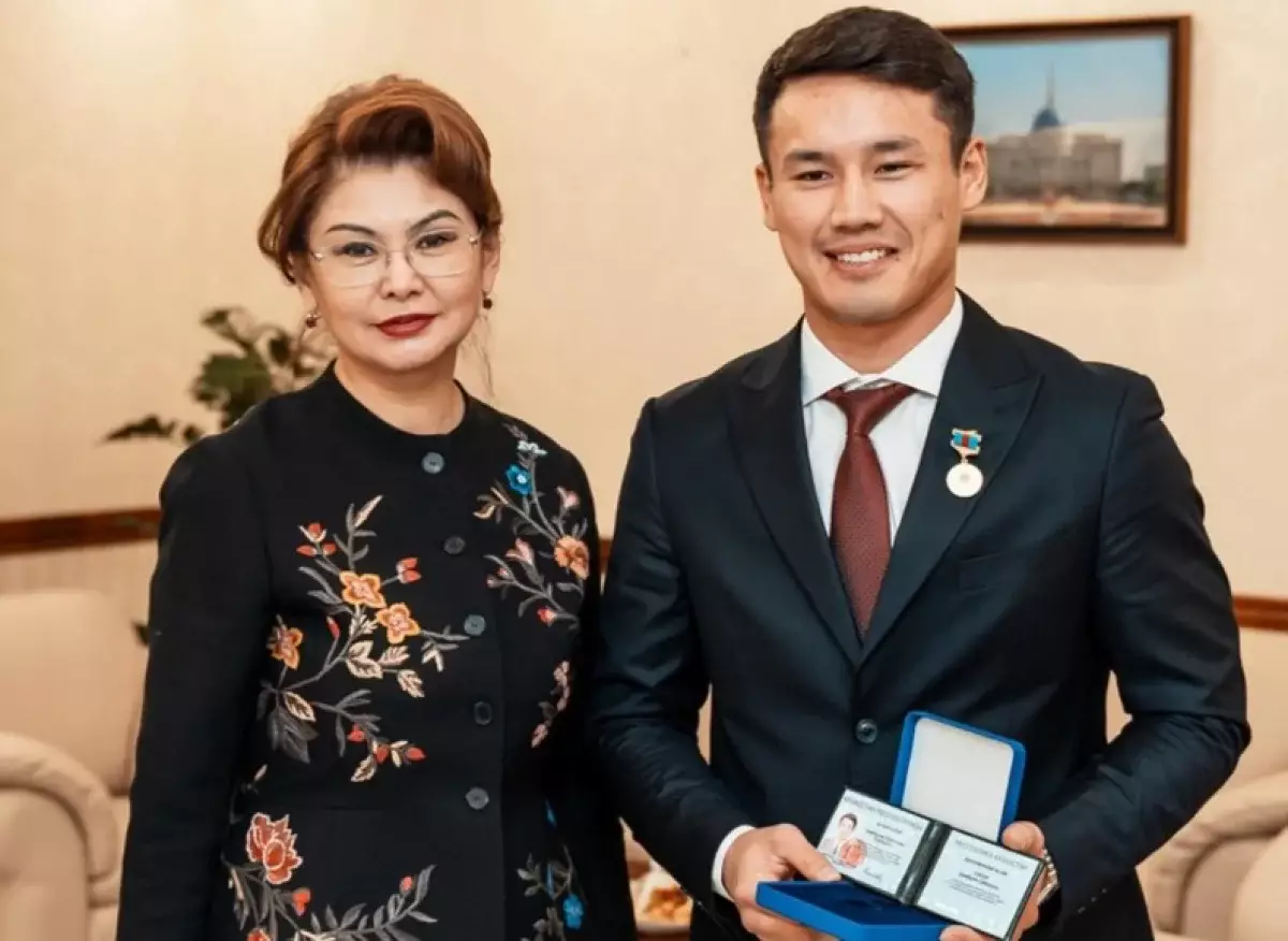 Звезда «Бишарашек» стал заслуженным деятелем РК