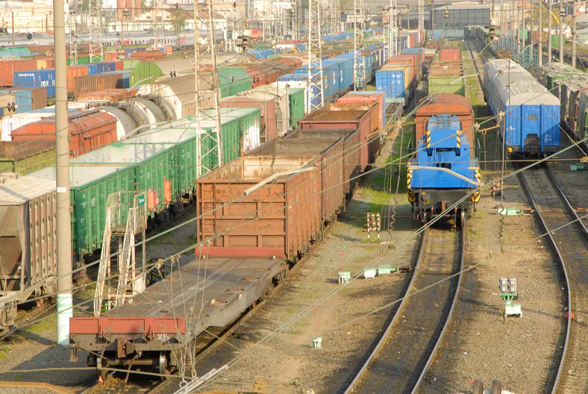 В Казахстане железнодорожные перевозки выросли до 380 млн тонн за 10 месяцев 2025 года