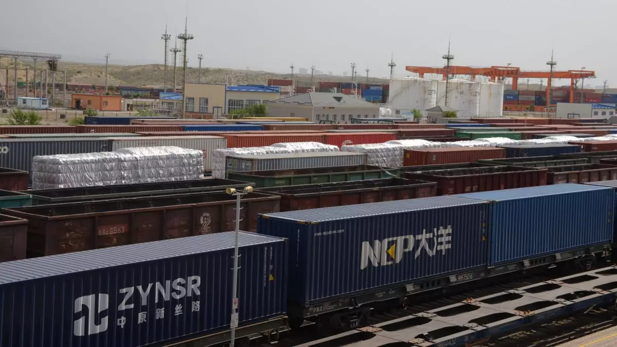 Бектенов: Шекарада тұрып қалған жүк вагондарына жауаптылар жазалансын