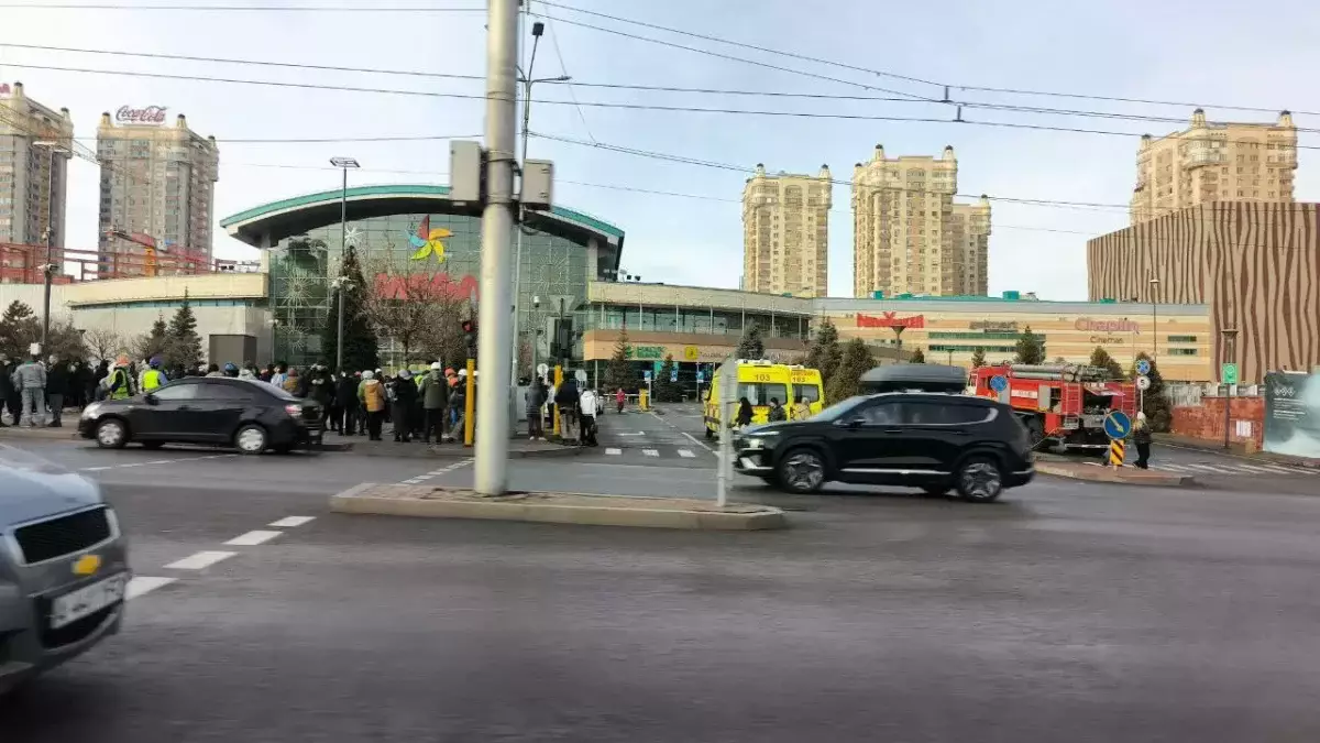 Алматыда Mega сауда орталығынан адамдар эвакуацияланды (ВИДЕО)