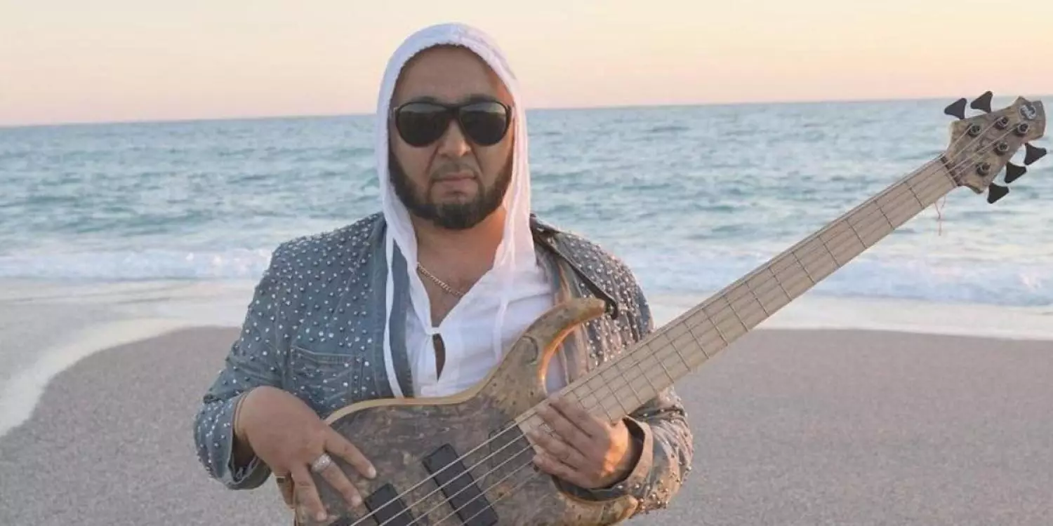 «Флешкамен күн көретіндер өздері кетеді»: Ерлан Көкеев фонограммаға қарсы шықты