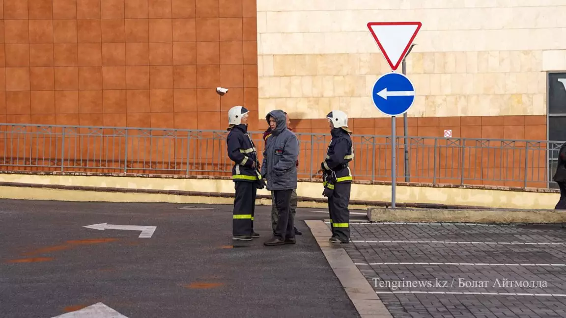 Алматыдағы Mega Park сауда орталығынан адамдар эвакуацияланды