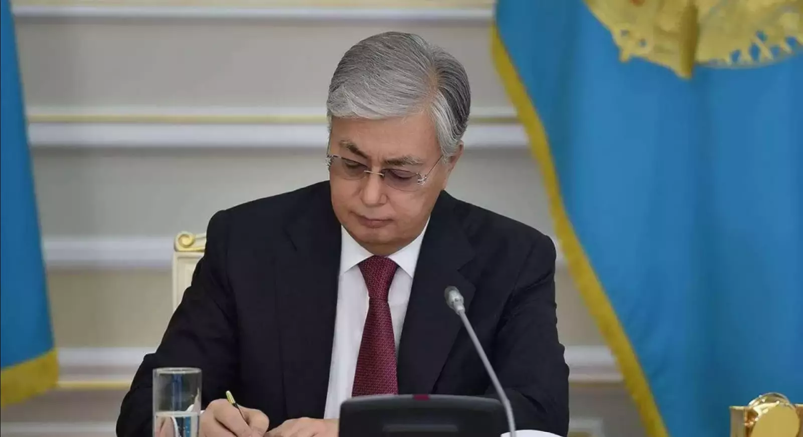 Токаев назначил новых послов Казахстана в Чехии, Нидерландах и Люксембурге