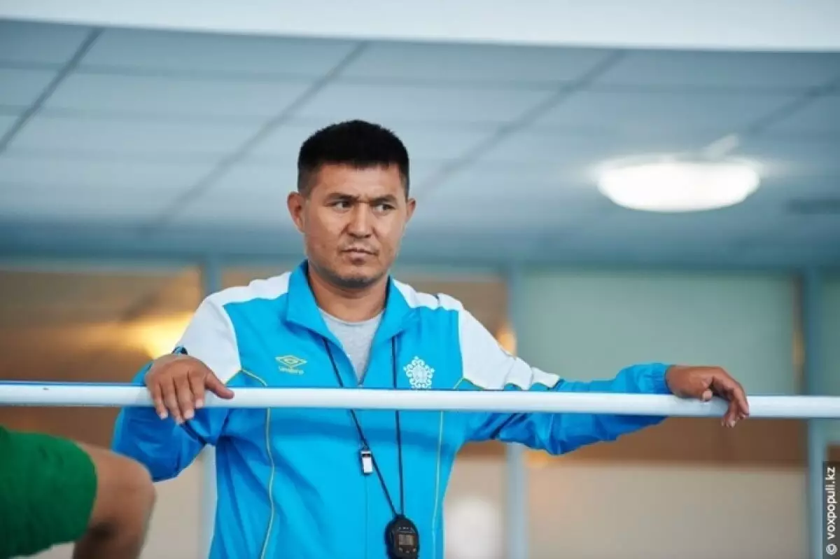 «Ашық аспан астында ауа көп»: Мырзағали Айтжанов ӘЧ кезінде боксшыларымыздың қиындыққа тап болғанын айтты