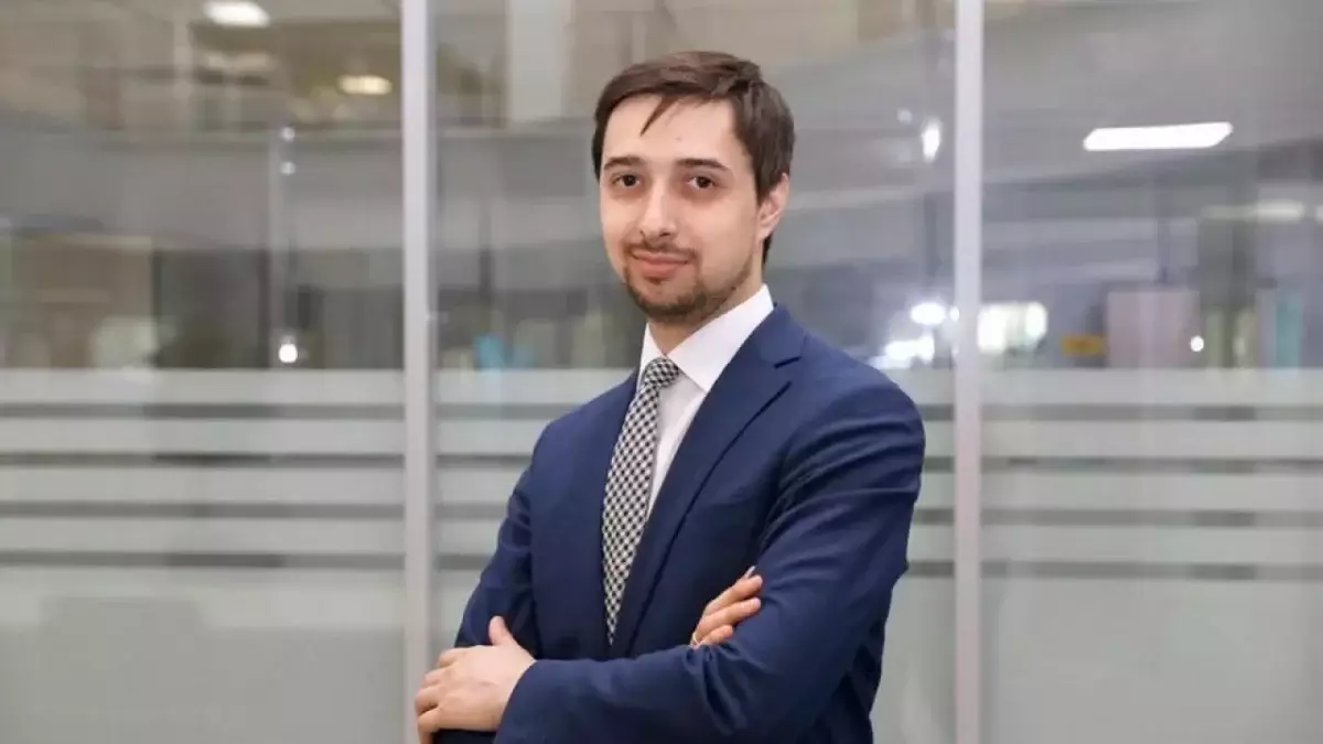 Премьер похвалил вице-министра за выступление на казахском языке