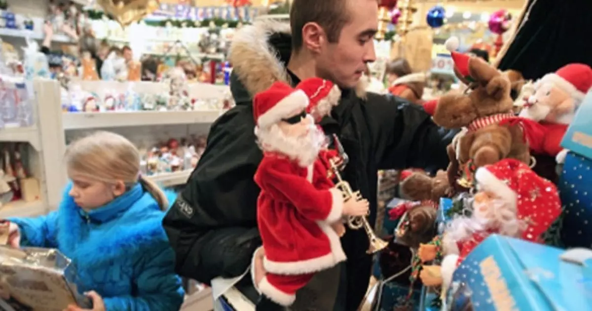  “Жаңа жылда үйді безендіретін қазақтар, оңбайсыңдар!”: `Барахолканы` аралаған еркек жұртты шошытты 