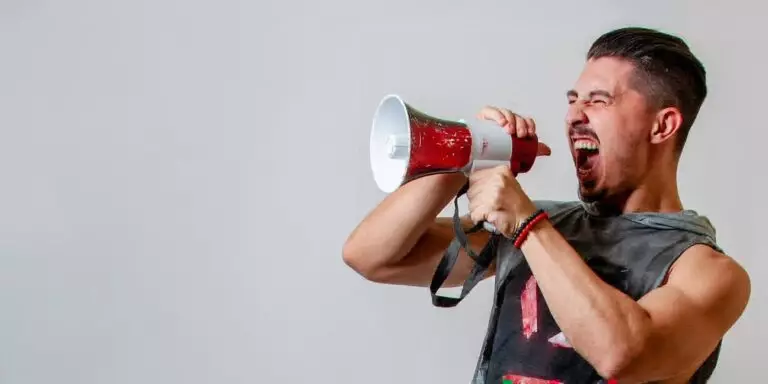 Неге кей ер адамдардың дауысы жіңішке болады?