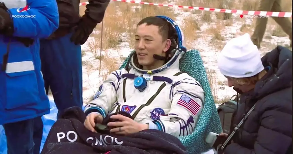  8 ай бұрын космосқа ұшқан 3 ғарышкер бүгін Жезқазған маңына қонды (ФОТО) 