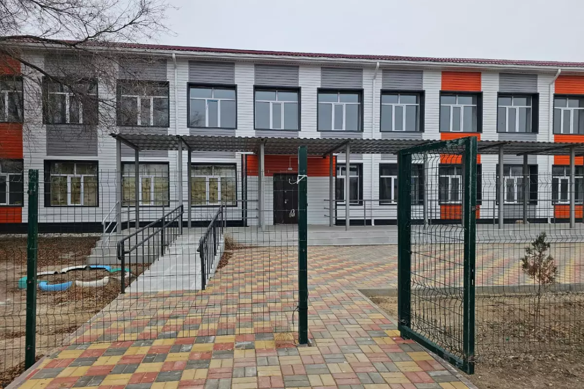 В Махамбете ремонт интерната для особенных детей тянется второй год