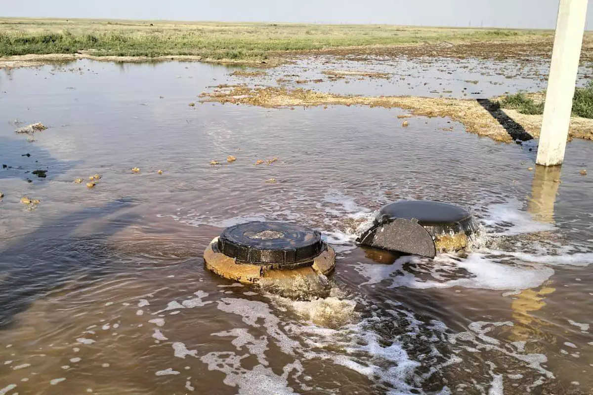В который раз: ТОО Karabatan Utility Solutions оштрафовали на 26,5 млн за загрязнение земли Атырауской области