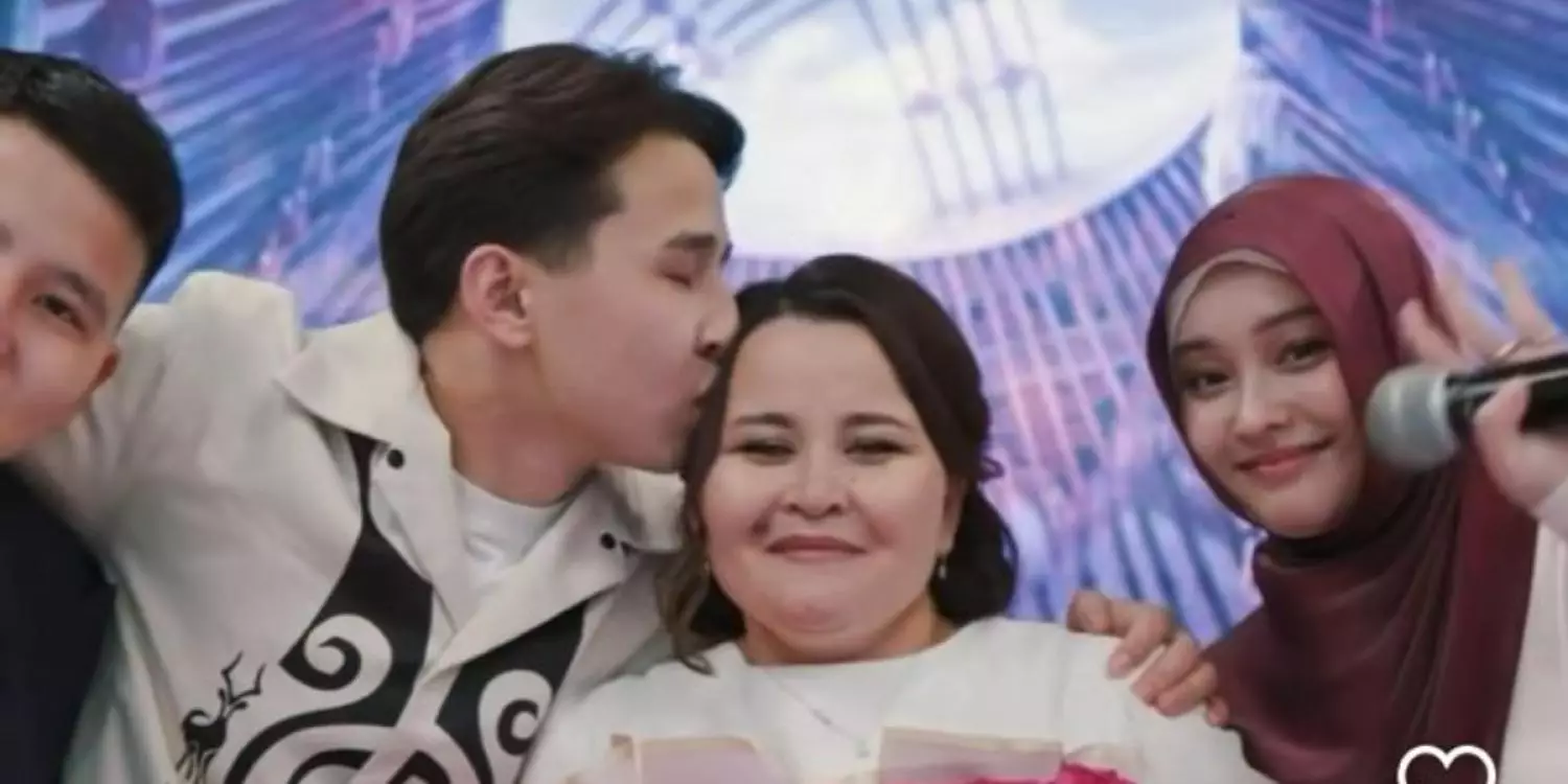 «Жалғыздық Құдайға ғана жарасқан»: Блогер Олжасхан анасының ұзатуын елге үлгі етті