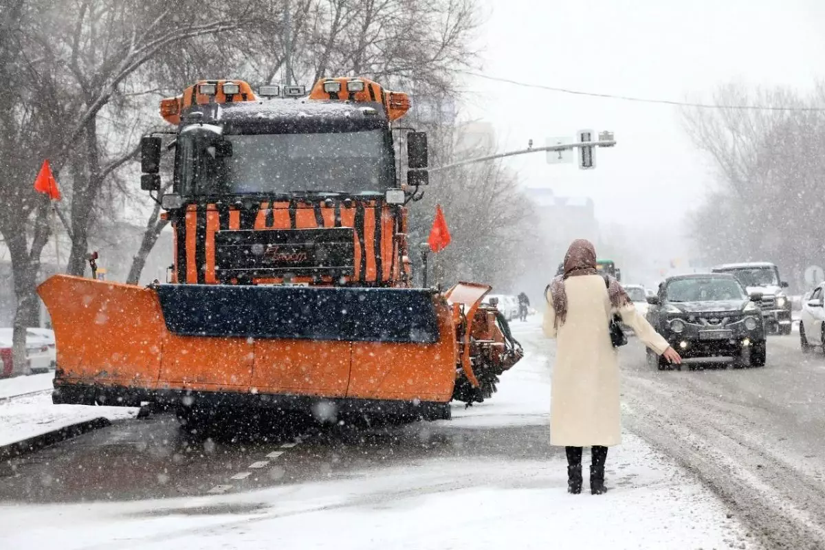 Снегопады и гололед ожидаются в ряде областей Казахстана