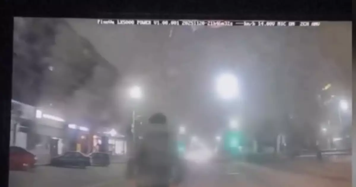 Қарағандыда әдейі жолға жүгіріп шығатын алаяқтар көбейді (ВИДЕО)