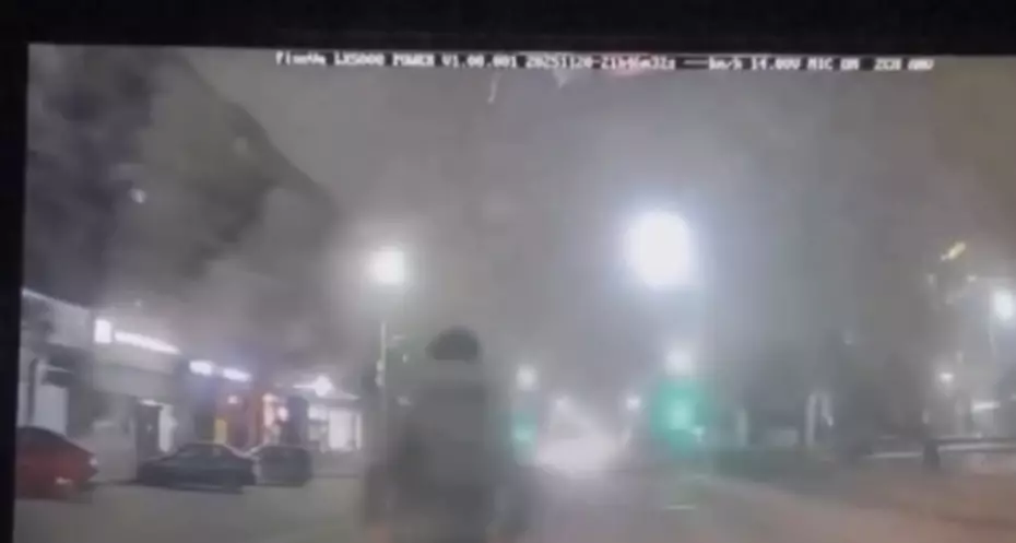 Түнгі жолда күдікті әрекет: Қарағандыда әдейі жолға жүгіріп шығатын алаяқтар көбейген