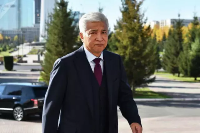 Еркеғали БЕЙСЕНОВ. Жүріп өткен жолына гүл бітеді... (поэма)