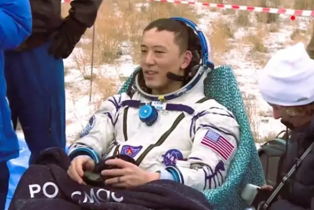 8 ай бұрын космосқа ұшқан 3 ғарышкер бүгін Жезқазған маңына қонды (ФОТО)