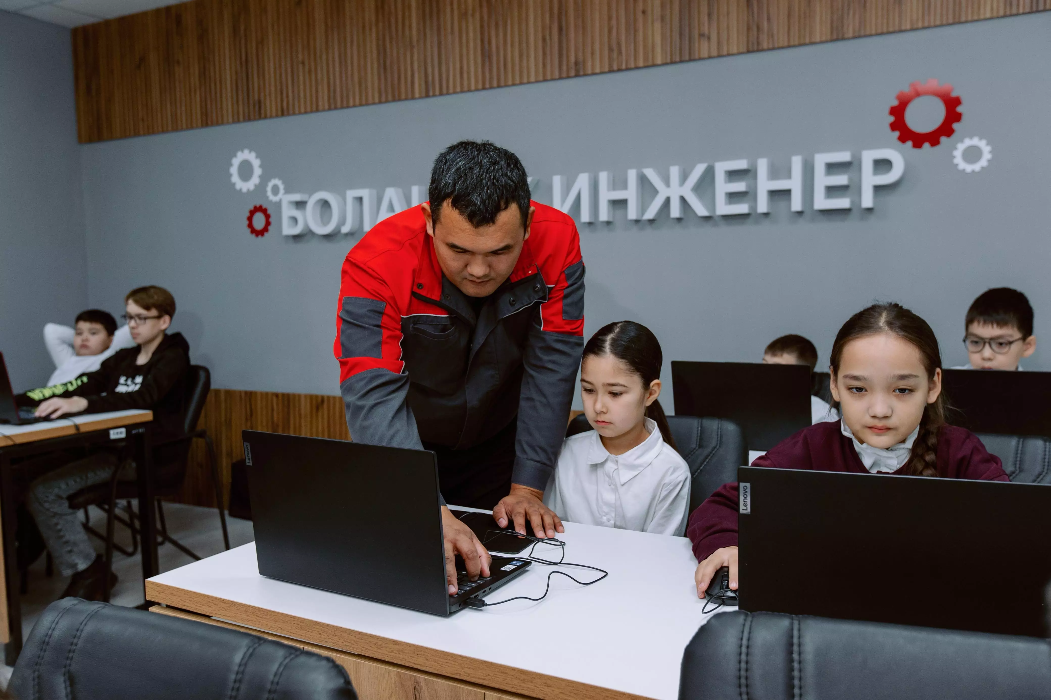 Награда «Кәсіби маман» привлекает внимание к кадровому дефициту в автопроме