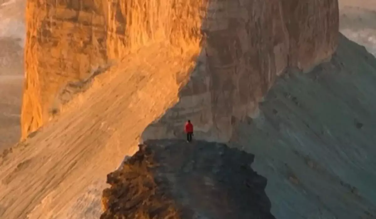 Британский фотограф показал впечатляющие кадры Бозжыра (ВИДЕО)