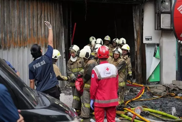 Пожар в офисном здании в Джакарте унес жизни  18 человек
