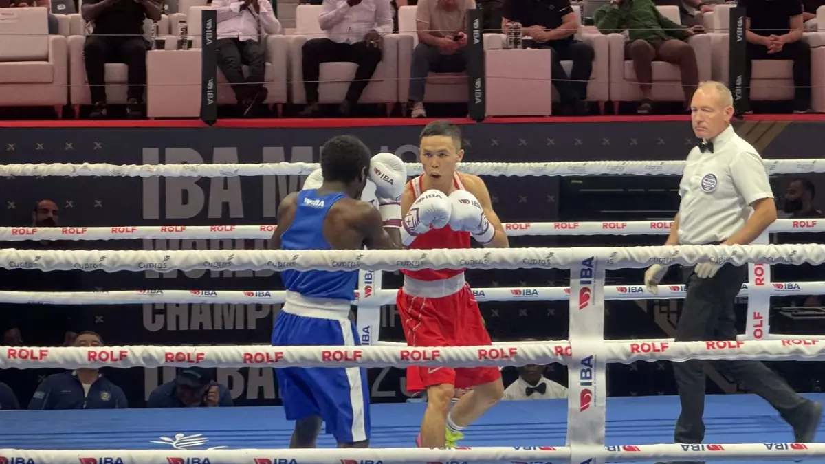 Қазақстандық алтыншы боксшы ширек финалға жолдама алды