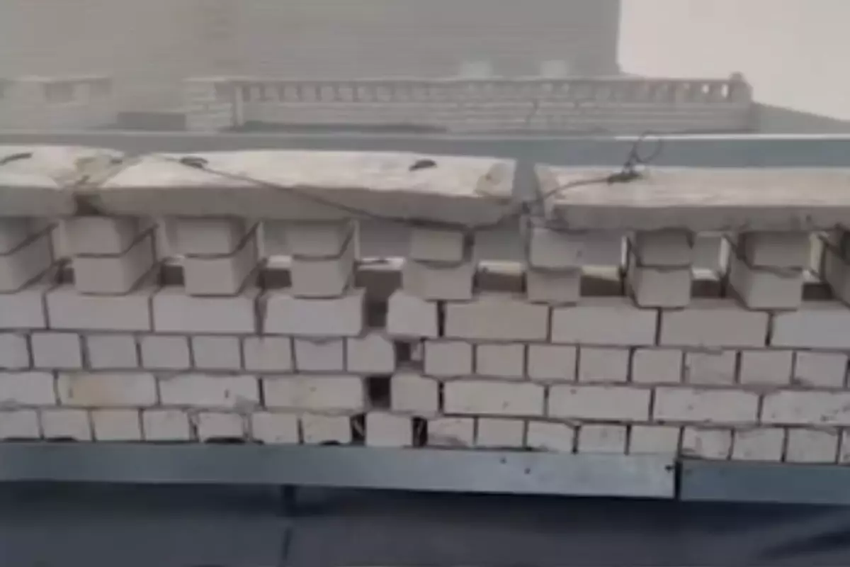 Крыша поехала буквально: в Атырау проверяют девятиэтажку в мкр. Береке