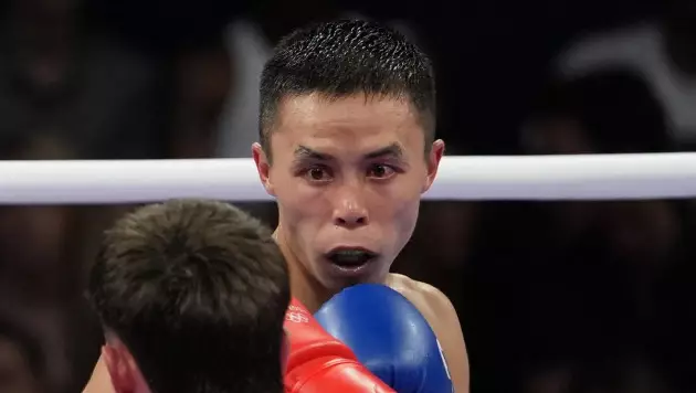 Бибосынов нокдаунға түсіп қалды бірақ қарсыласынан есесін үш есе қайтарды