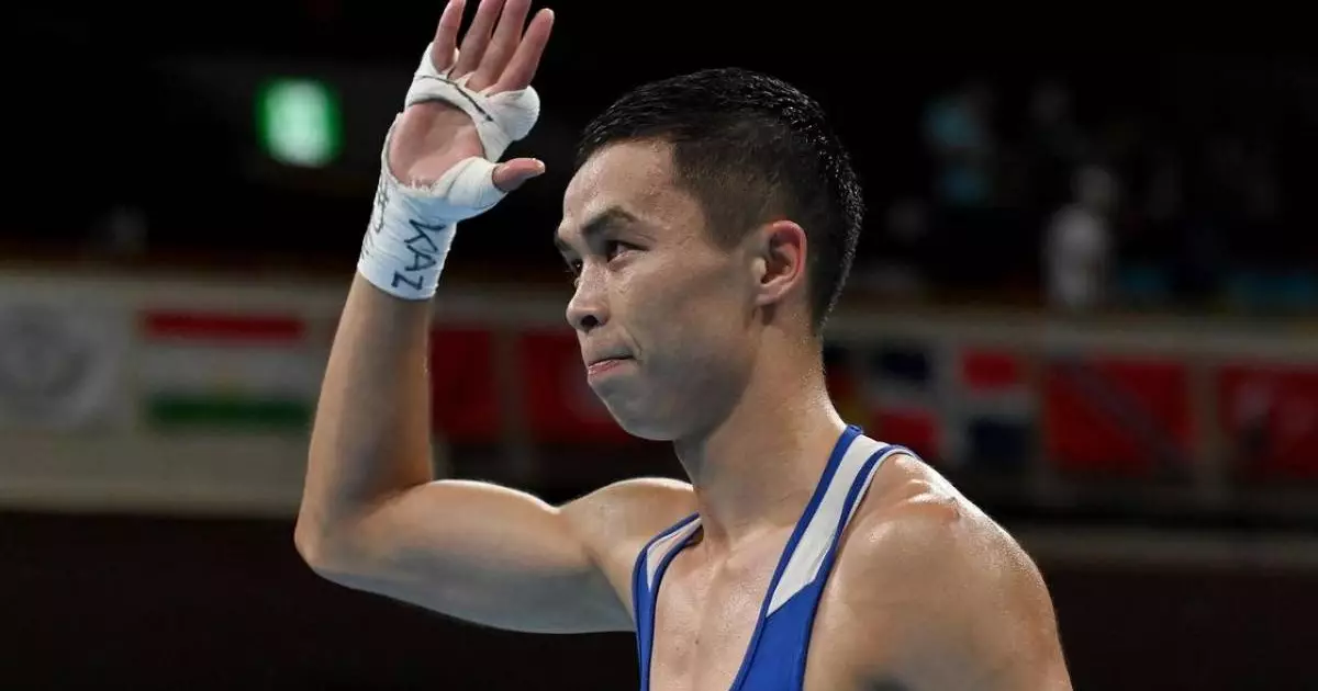  Сәкен Бибосынов қарсыласын нокдаунға түсіріп, ширек финалға жолдама алды 