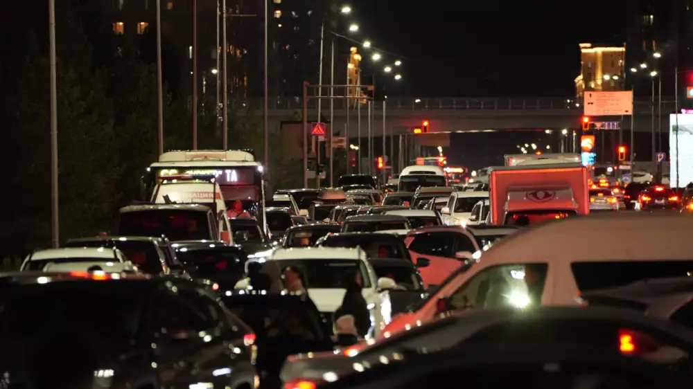 Из-за погоды в Астане взлетели цены на такси