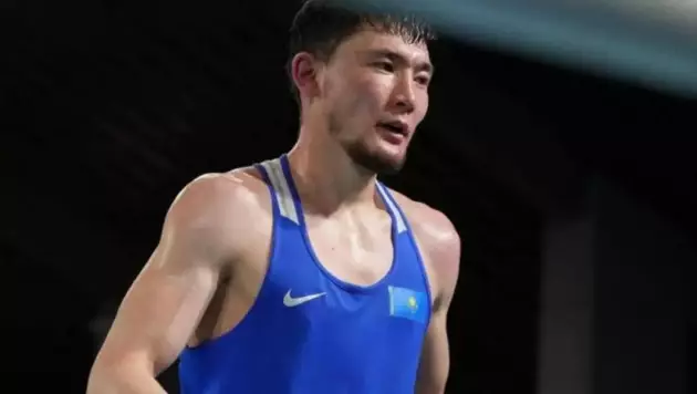 Қазақ боксшының ӘЧ-дегі айқасында нокдаун және ескерту болды