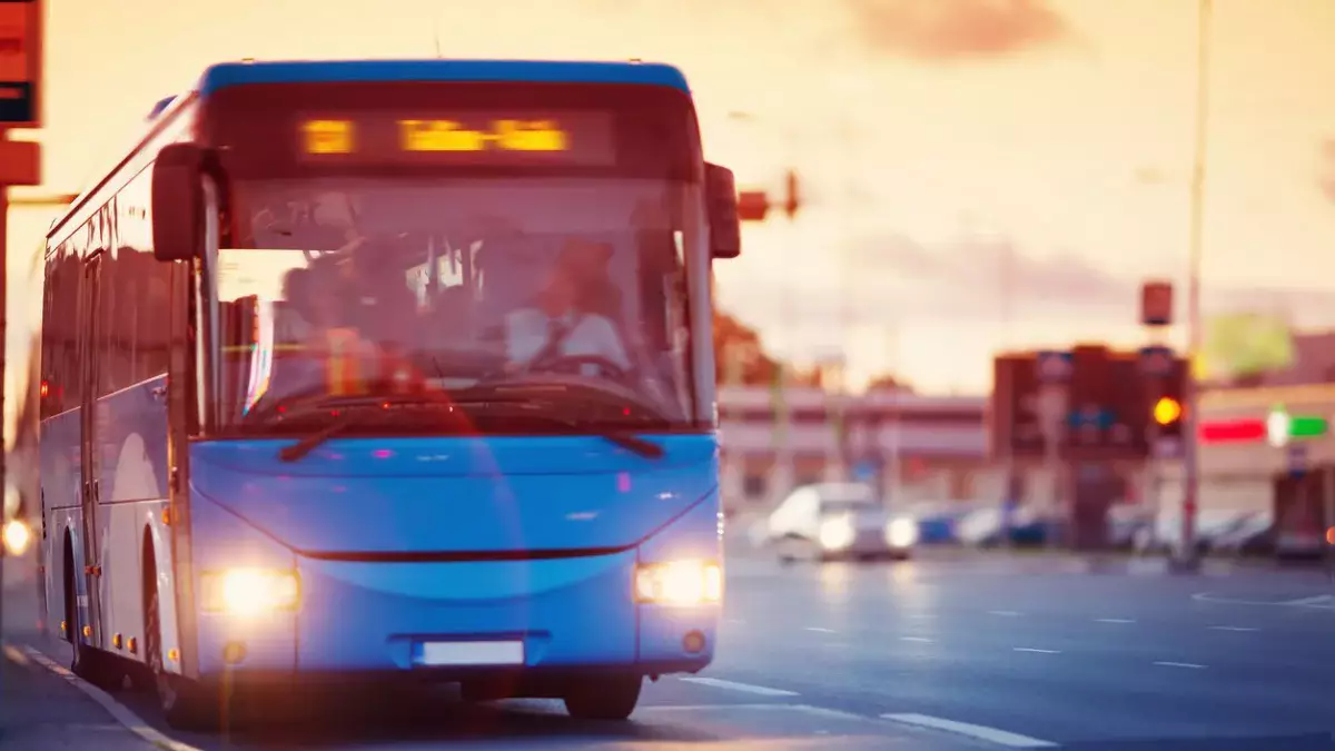 Атырауда 6 жасар баланы автобус қағып кетті: бүлдіршін оқиға орнында көз жұмды