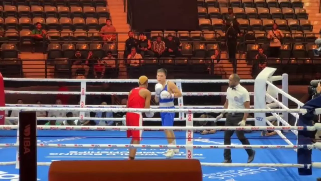 Бибосынов вышел в четвертьфинал чемпионата мира. LIVE