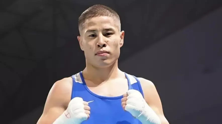 Казахстанец Оразбек Асылкулов оформил нокаут за 23 секунды на ЧМ-2025! Видео