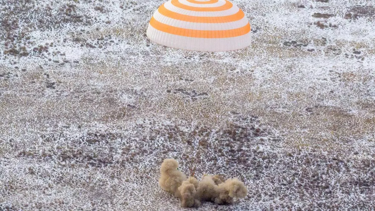 Капсула Союза МС-27 с экипажем 73-й экспедиции МКС приземлилась в Казахстане.