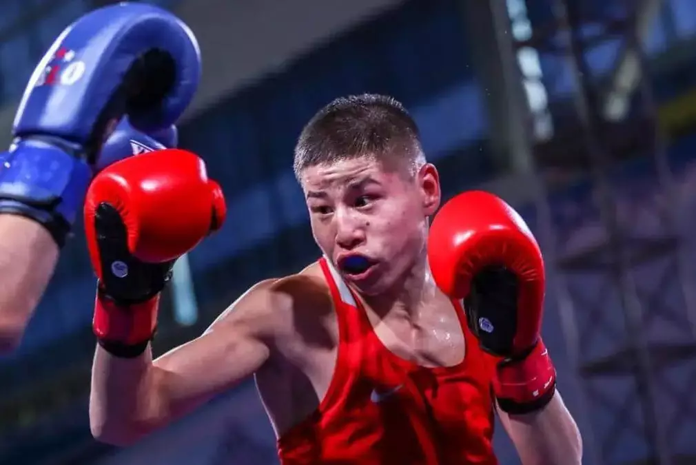 Оразбек Асылкулов вышел в четвертьфинал ЧМ-2025 по боксу