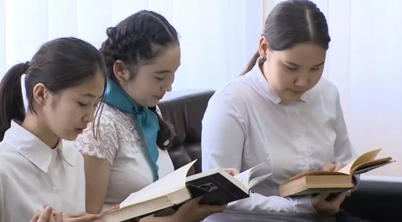 Астаналық оқушылар қашықтан оқиды   