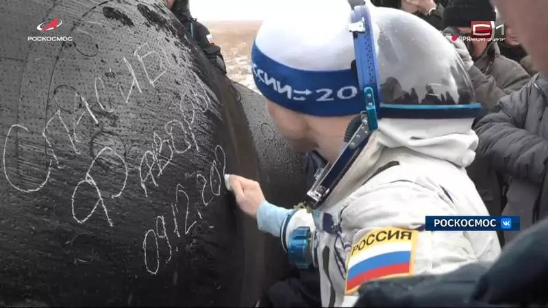 Космонавт Сергей Рыжиков из Югры успешно приземлился в Казахстане.