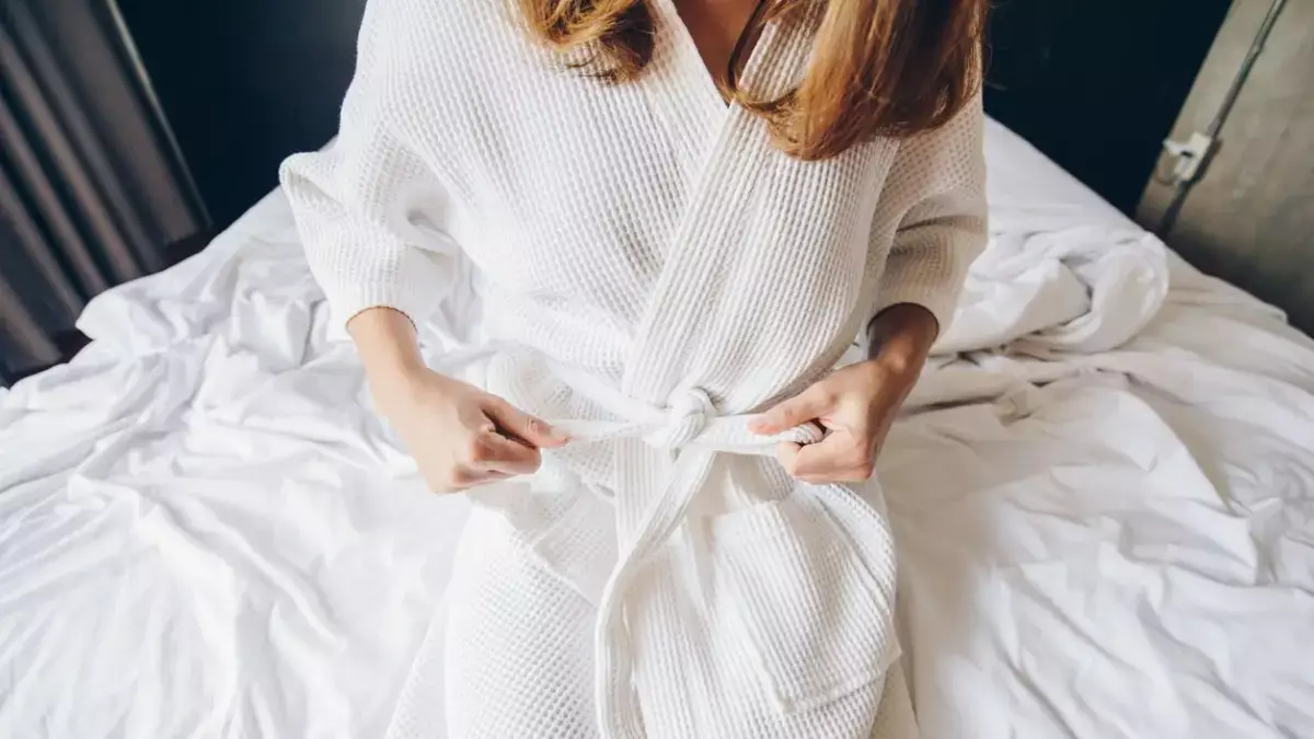 Киіммен кіріп, халатбен қайтқан келіншек: Ақтөбеде көрші еркектің үйіне қонған әйелін қызғанған күйеу сотталды