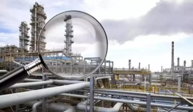 Химический запах отравляет Атырау: жители винят АНПЗ и требуют переселения