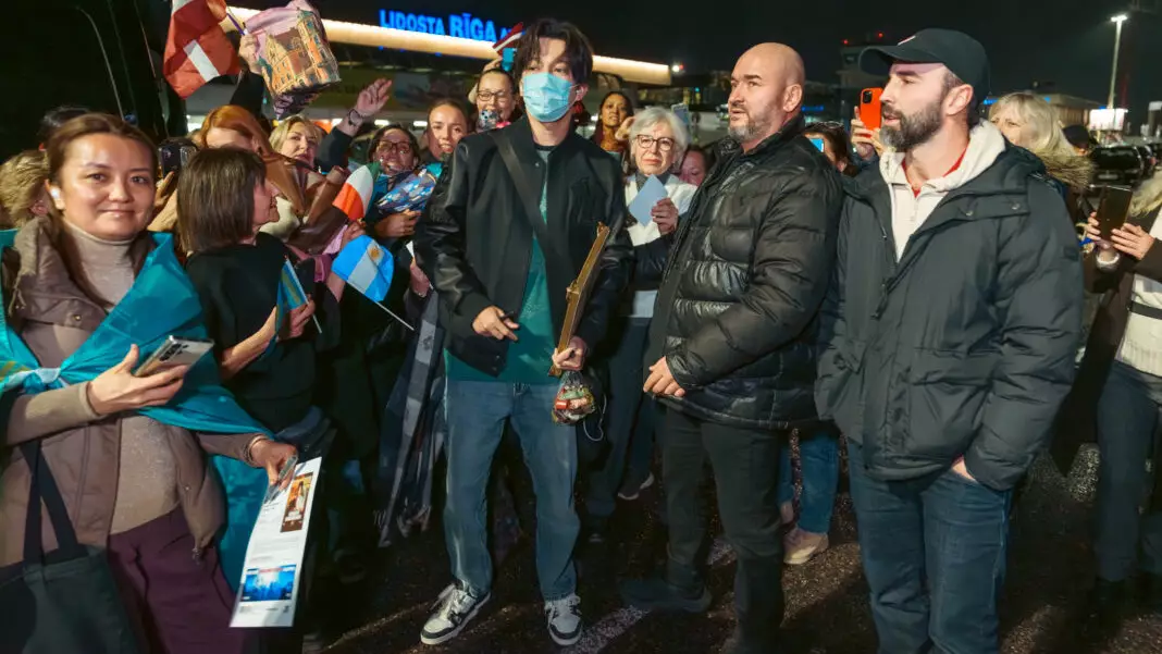 Латвия жанкүйерлері Димашқа ұлттық аспап табыстады