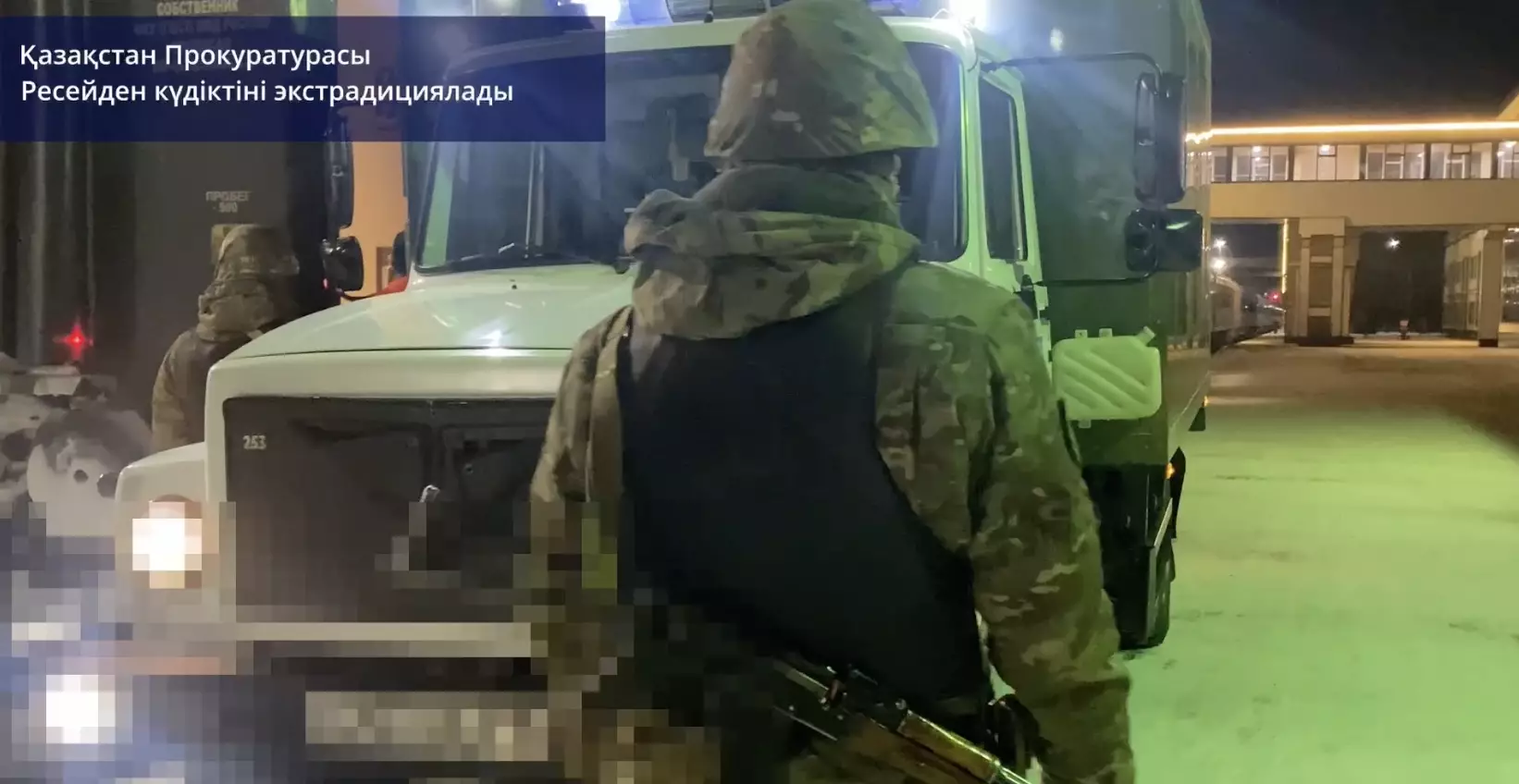 «Кеудесі мен бетіне 22 рет пышақ сұққан»: Павлодарлық кәсіпкерді өлтіргені үшін күдікті Ресейден экстрадицияланды