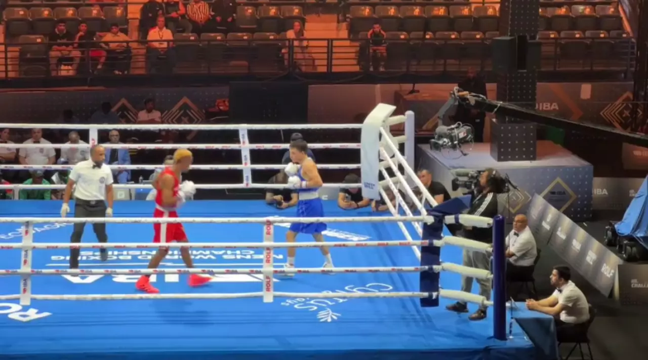 10 казахстанских боксёров продолжают борьбу за медали в ОАЭ