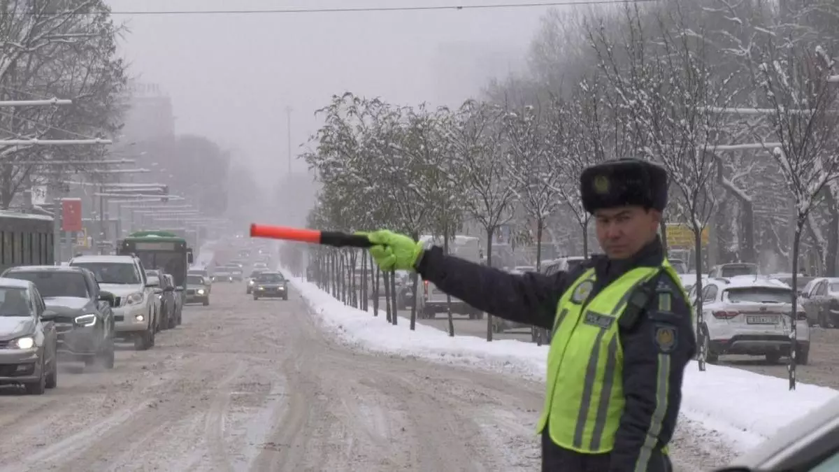 Снегопад в Алматы: за ночь произошло 58 ДТП