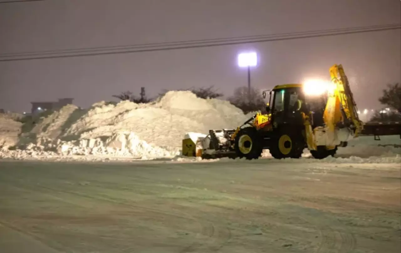 Половина месячной нормы снега выпала за ночь в Алматы