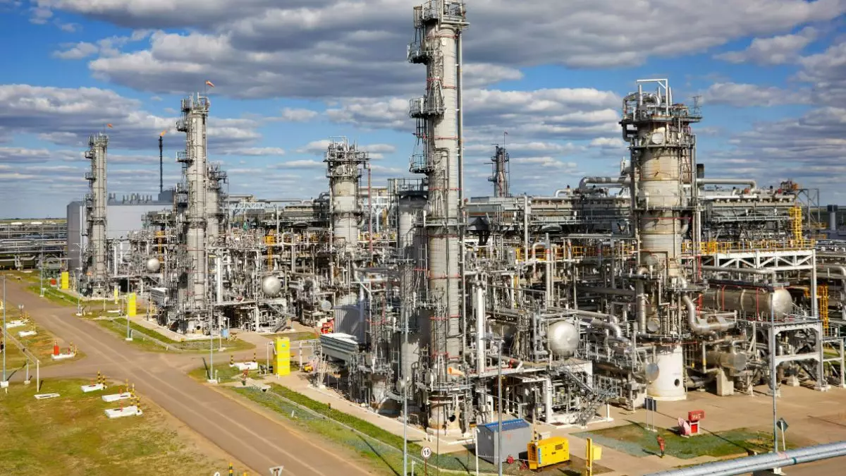 Мұнай бағасы қысымға ұшырады: Бағаның төмендеуі Қазақстан экономикасына қалай әсер етеді?