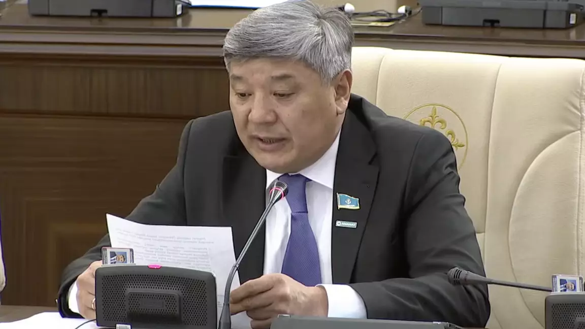 "Миллиондаған қазақстандықтың қалтасына салмақ": депутат тариф қымбаттап кеткенін сынады