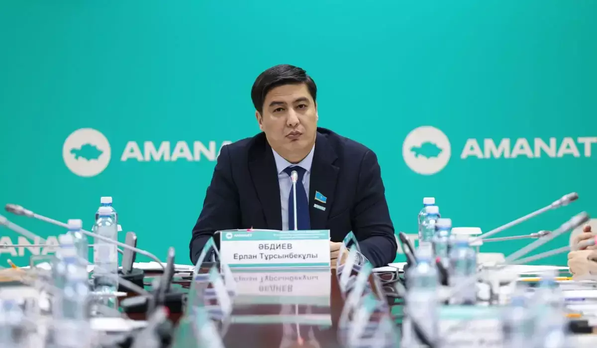 «Қылмыстық жазаға тарту керек»: депутат ерекше балалардың арын таптаған блогерлерге шүйлікті