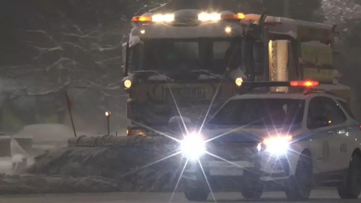 Алматыда қыстағы алғашқы қар жауды: бір түнде 58 жол апаты тіркелді