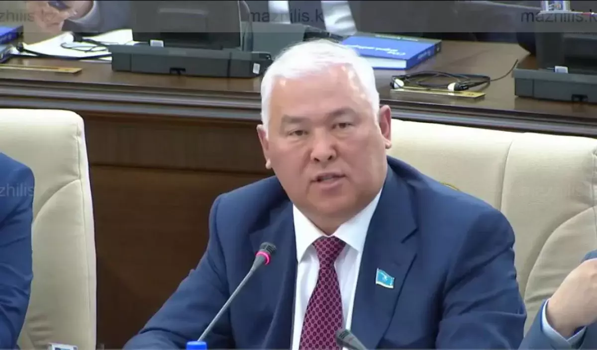 Абенов обвинил вице-министра транспорта в лоббировании интересов авиакомпаний